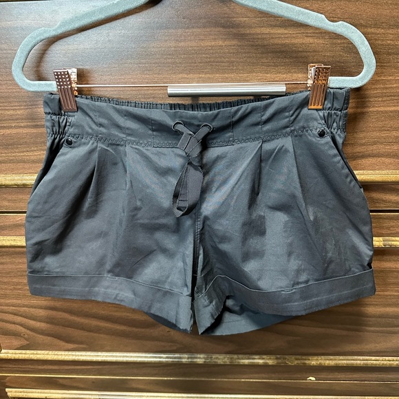Lululemon Spring Break Away Short II 3” Size 6 - Picture 1 of 6